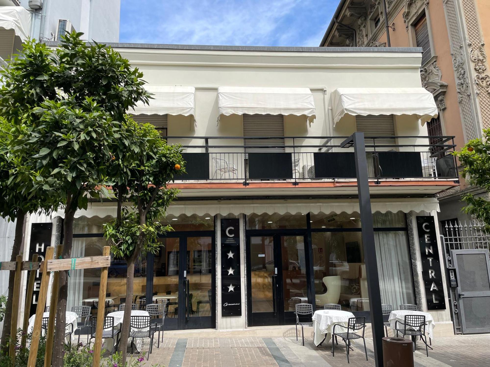 Hotel Central Giacomini Salo Exterior photo